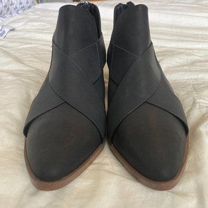 Black leather, pointed toe, ankle booties